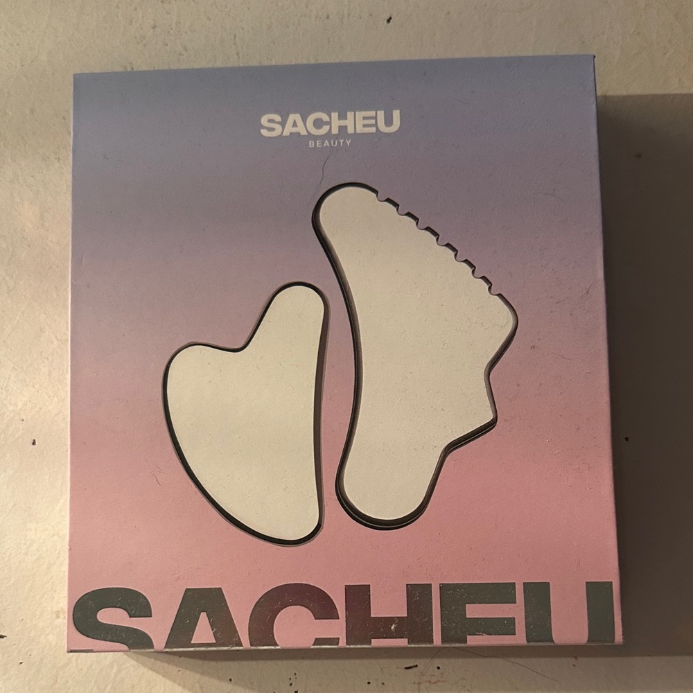 NIB Sacheu Gua Sha and Face Massager Set